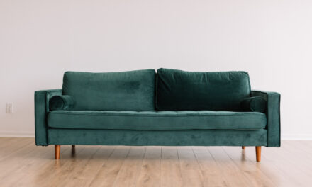 Hur rengör man en soffa?